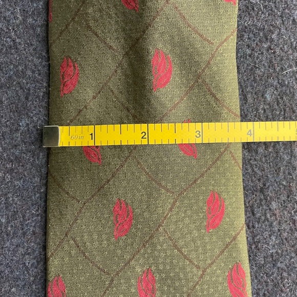 Giorgio Armani Men's Silk Neck Tie - Picture 3 of 5